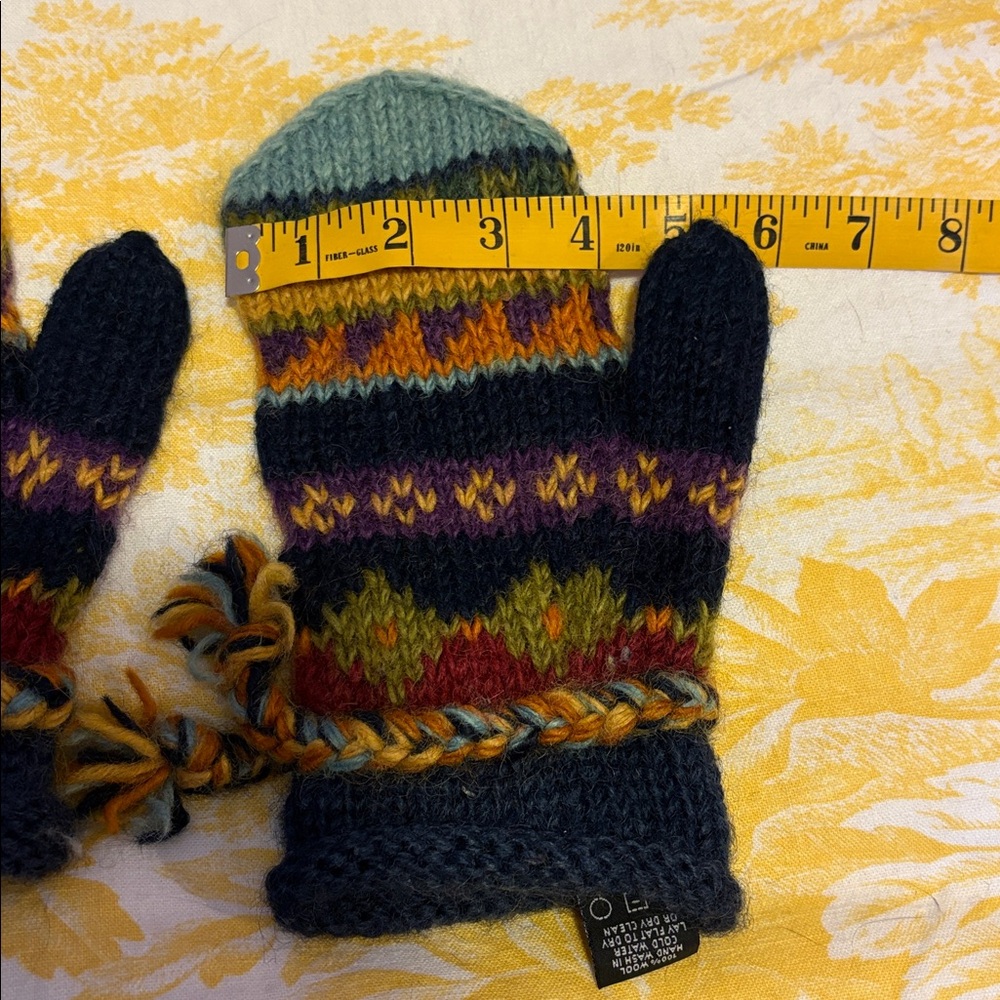 Icelandic Wool Mittens - Picture 7 of 7